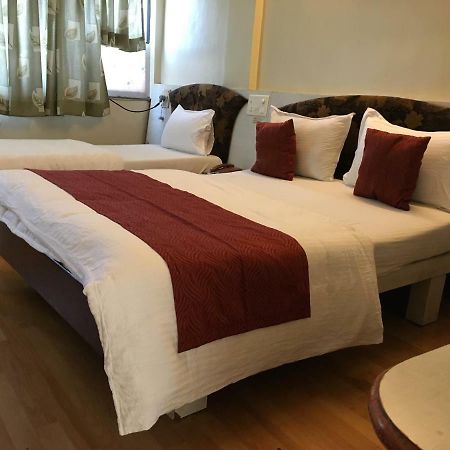Hotel Tourist International Poona Buitenkant foto