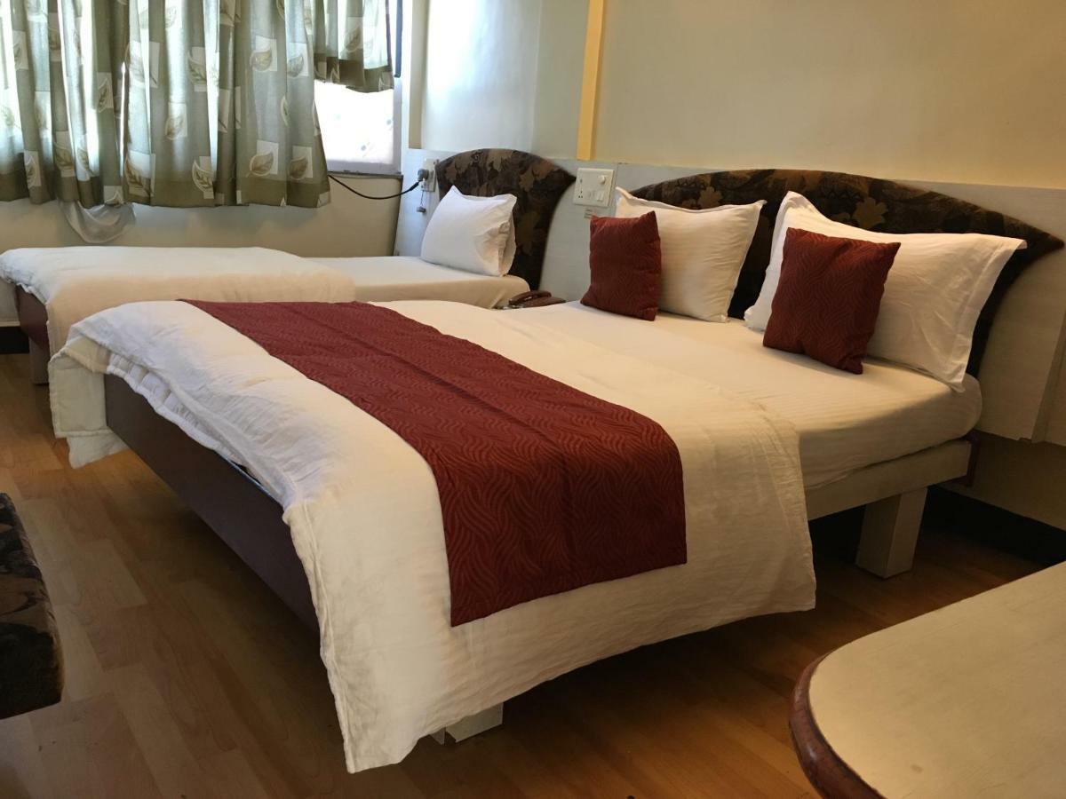 Hotel Tourist International Poona Buitenkant foto